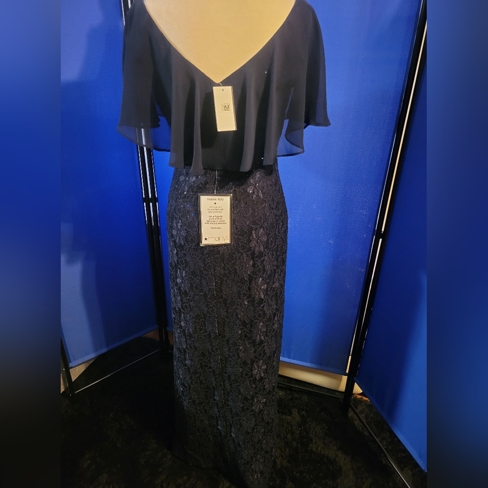 Elegant Navy Lace Gown - Picture 6 of 8